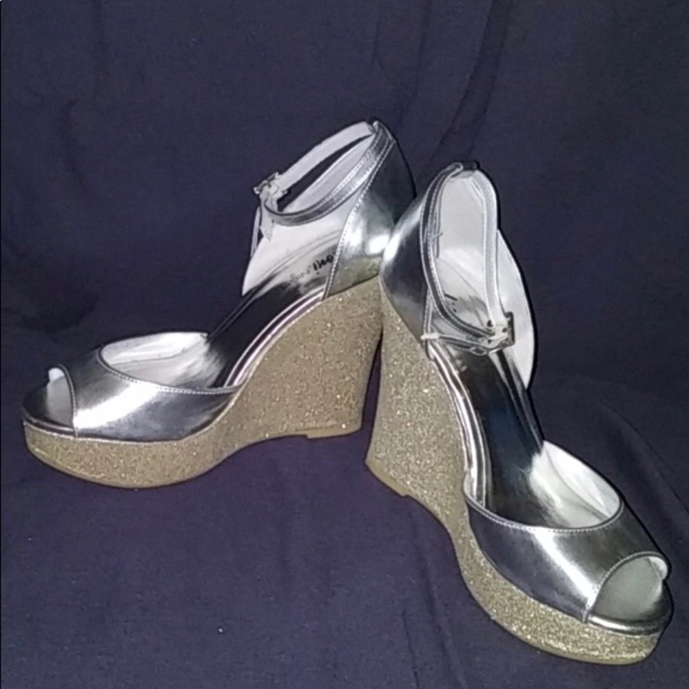 Fioni Night Wedges